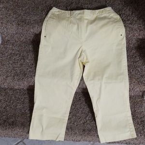 Larry Levine Stretch Capri Pant